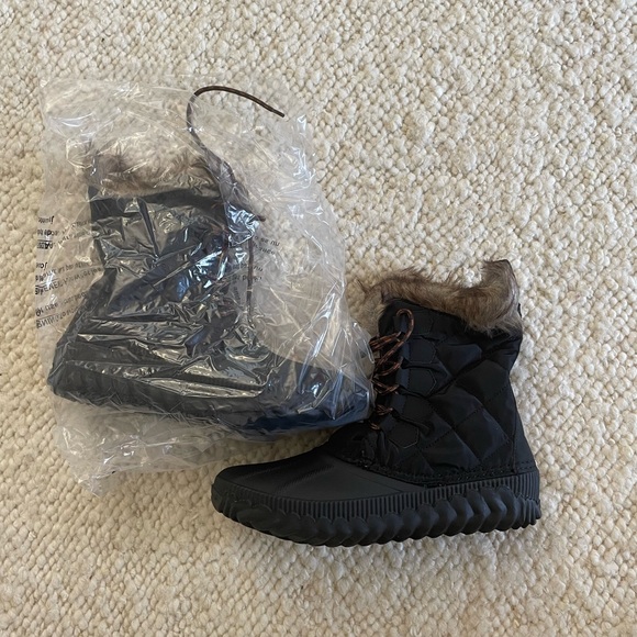 Winter boots - Picture 1 of 3